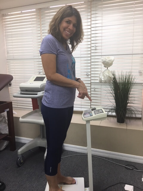 women measuring her weight 